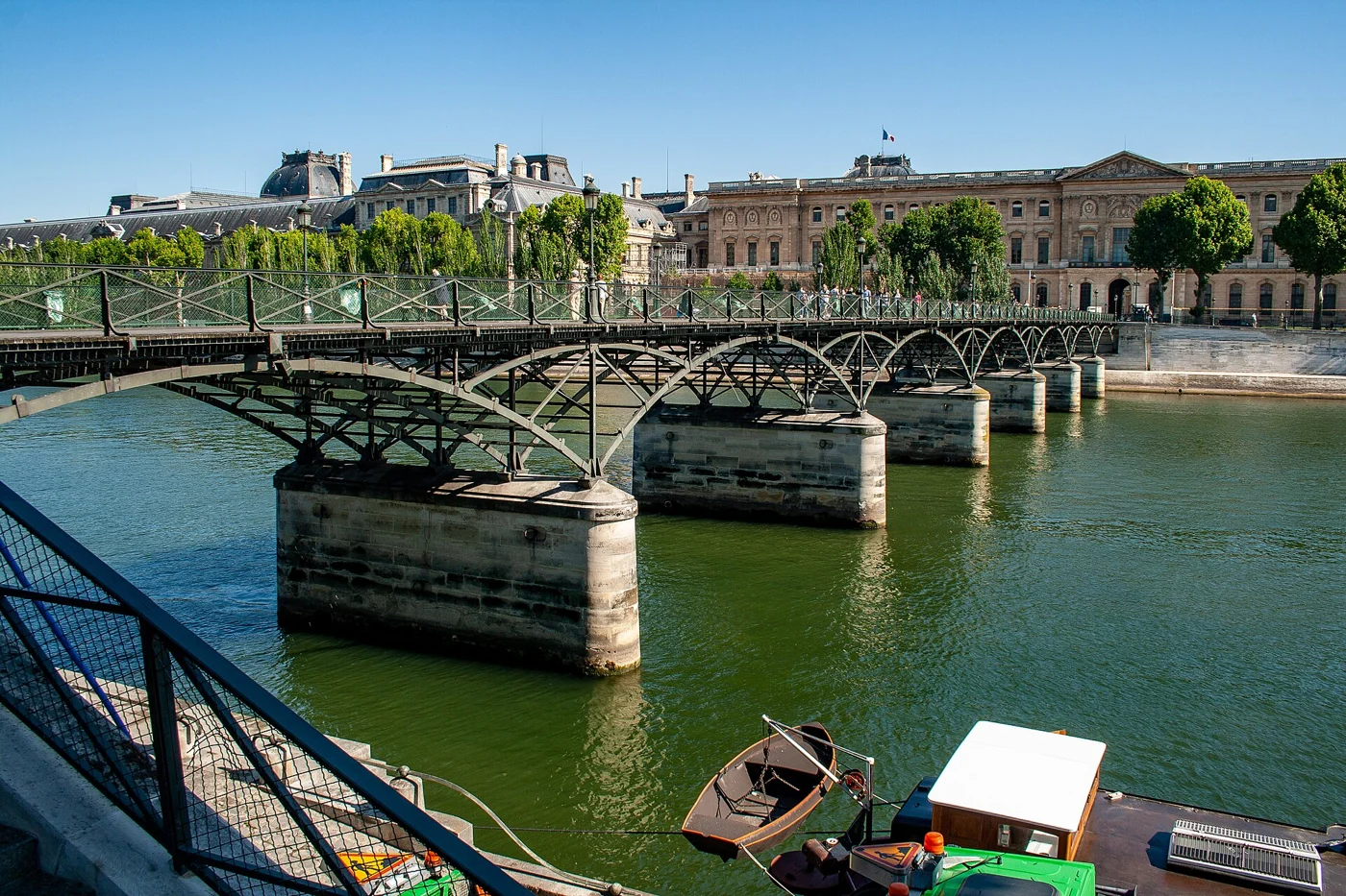 Bridge and river scenery along the Seine in Paris